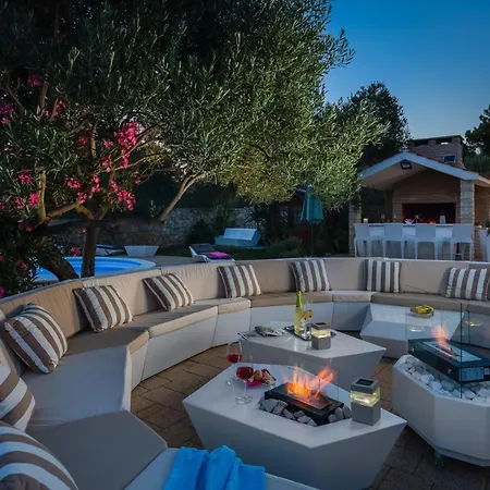 Luxury Bella Vista With Swimming Pool Вилла *