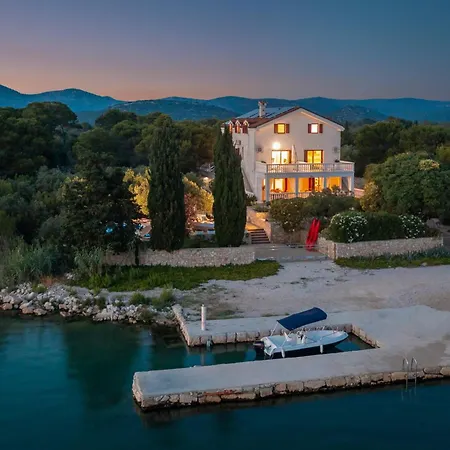 Luxury Bella Vista With Swimming Pool Вилла