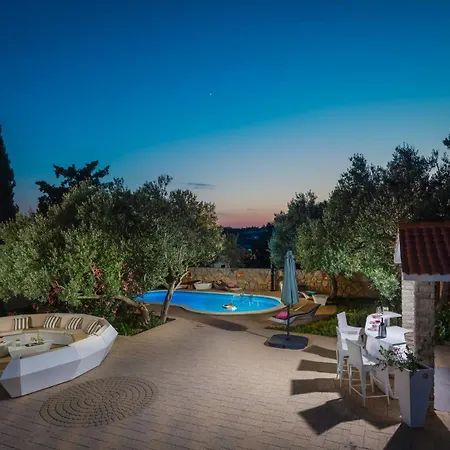 Luxury Bella Vista With Swimming Pool