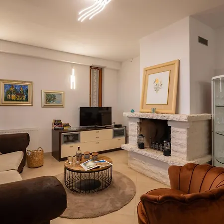 Luxury Bella Vista With Swimming Pool Villa *