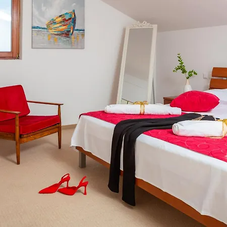 Вилла Luxury Bella Vista With Swimming Pool