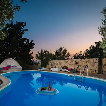 Luxury Bella Vista With Swimming Pool Вилла *