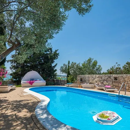 Luxury Bella Vista With Swimming Pool Вилла