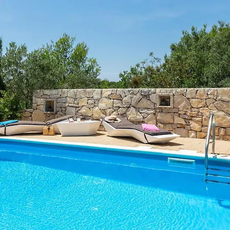 Luxury Bella Vista With Swimming Pool Бетина
