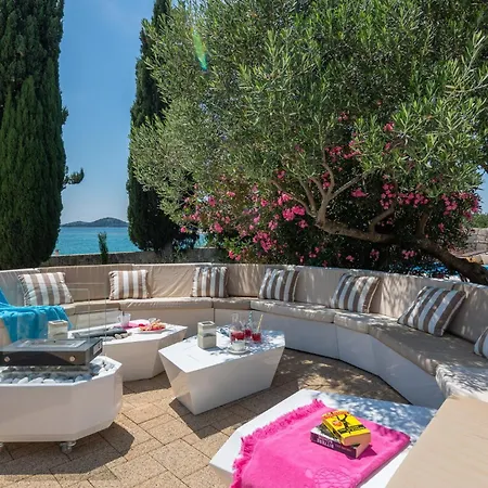 Вилла Luxury Bella Vista With Swimming Pool