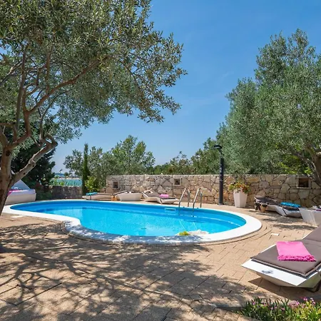 Вилла Luxury Bella Vista With Swimming Pool