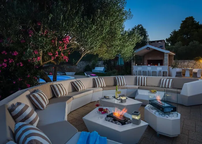 Luxury Bella Vista With Swimming Pool ヴィラ *