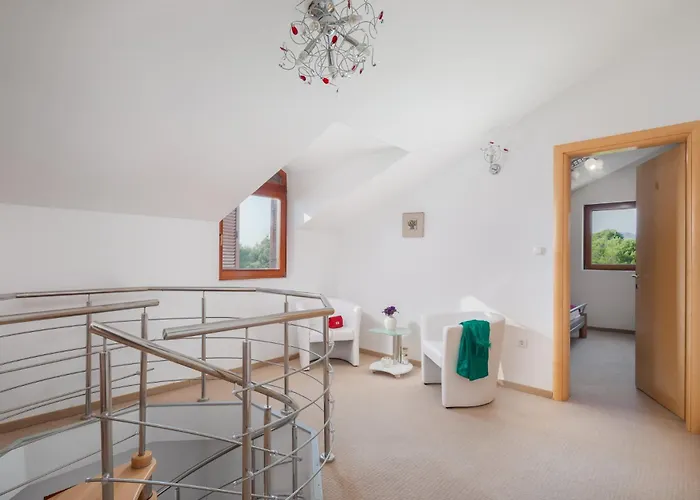 Luxury Bella Vista With Swimming Pool ヴィラ *