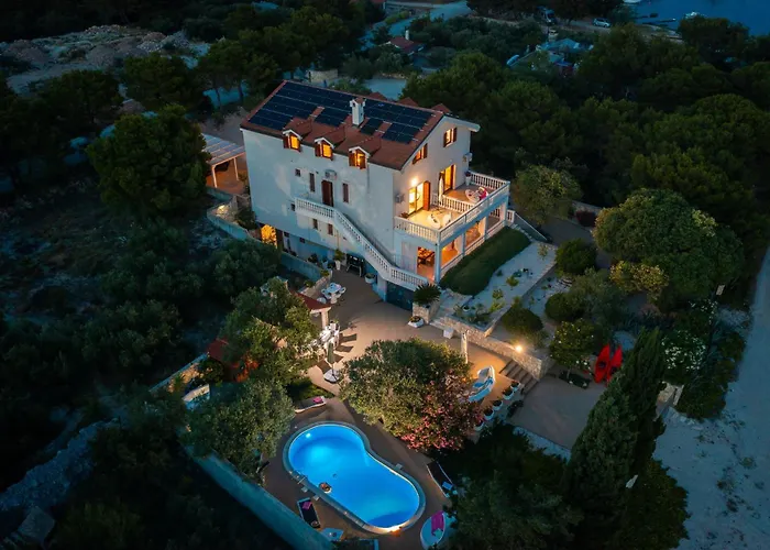 Luxury Bella Vista With Swimming Pool Villa *