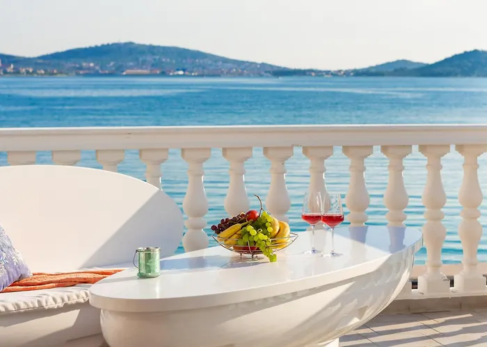 Luxury Bella Vista With Swimming Pool ベティナ