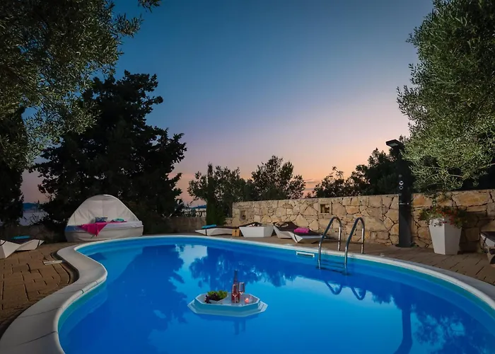 Luxury Bella Vista With Swimming Pool ヴィラ *