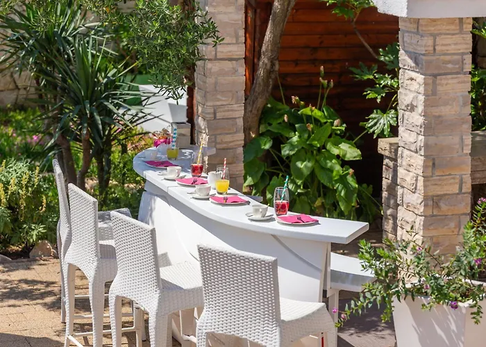 Luxury Bella Vista With Swimming Pool Villa *