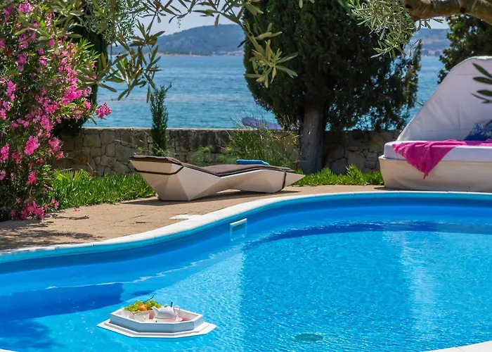 Luxury Bella Vista With Swimming Pool Villa