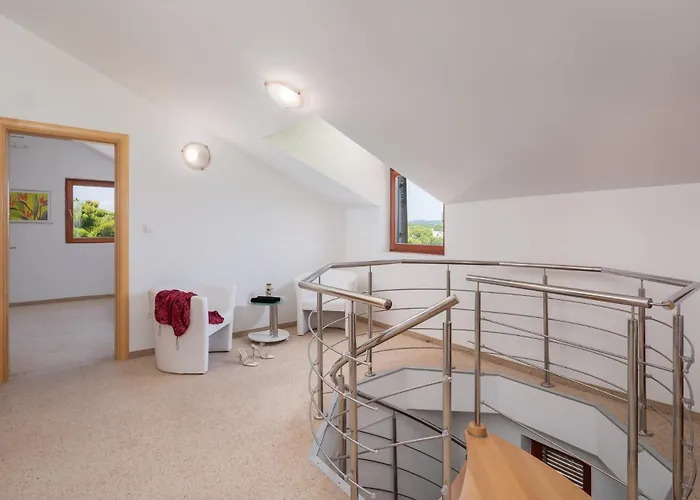 Luxury Bella Vista With Swimming Pool Villa