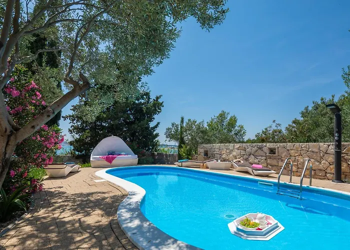 Luxury Bella Vista With Swimming Pool Villa