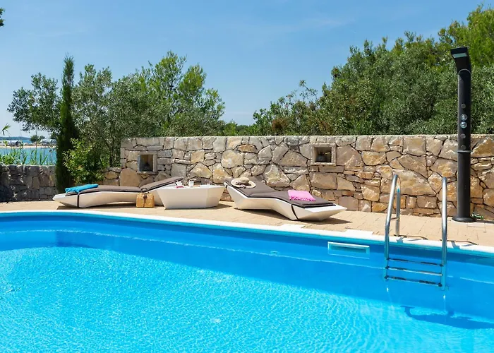 Luxury Bella Vista With Swimming Pool ベティナ